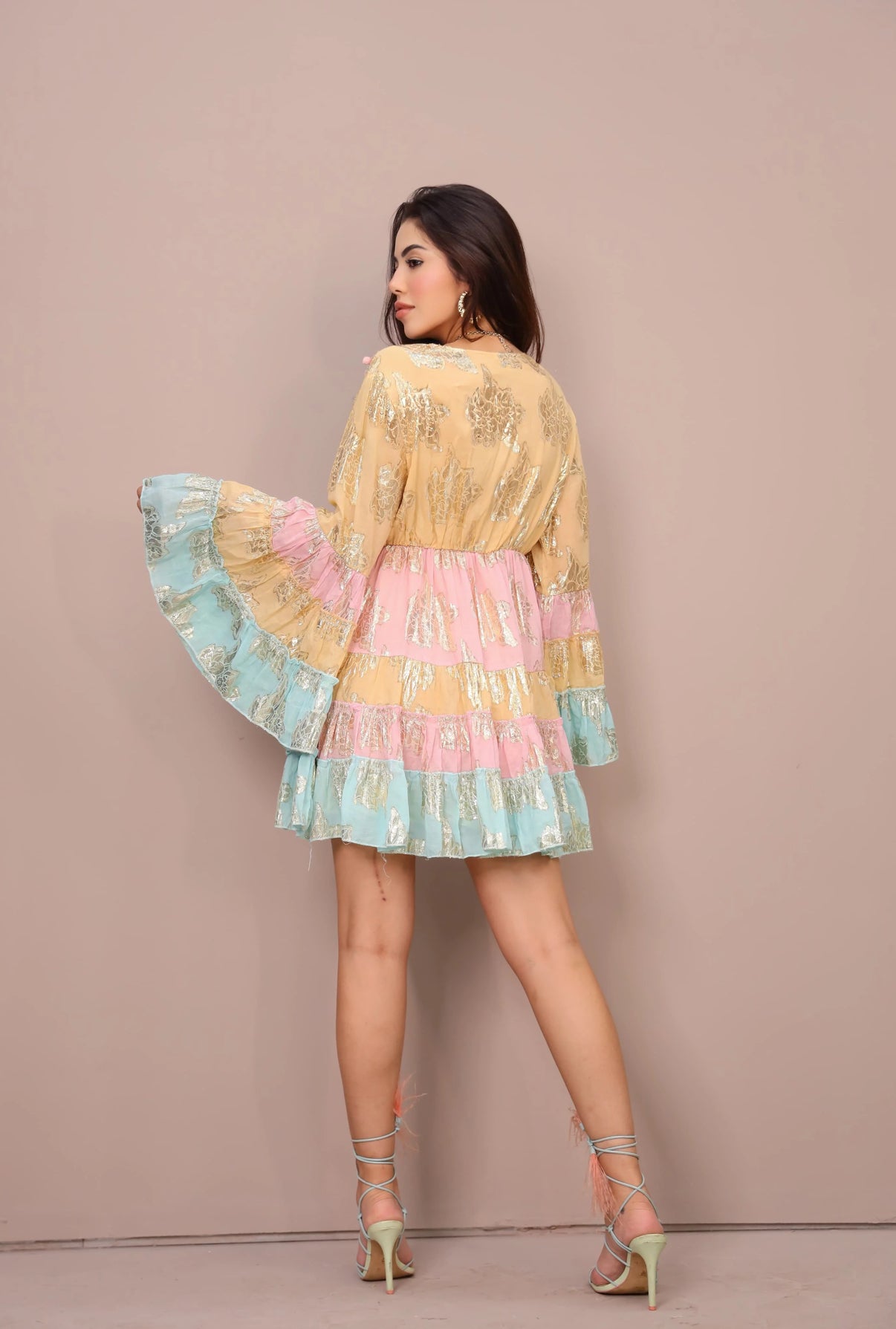 Vestido corto manga larga