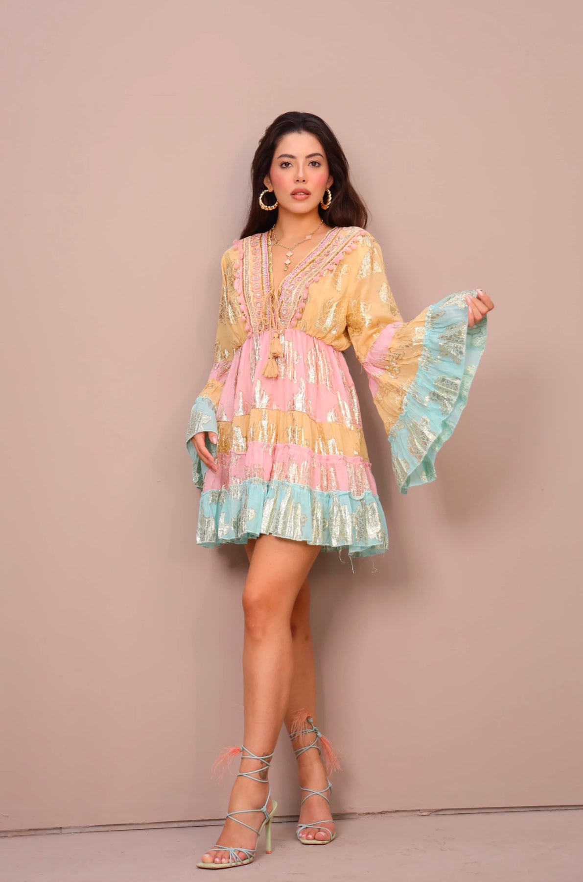 Vestido corto manga larga