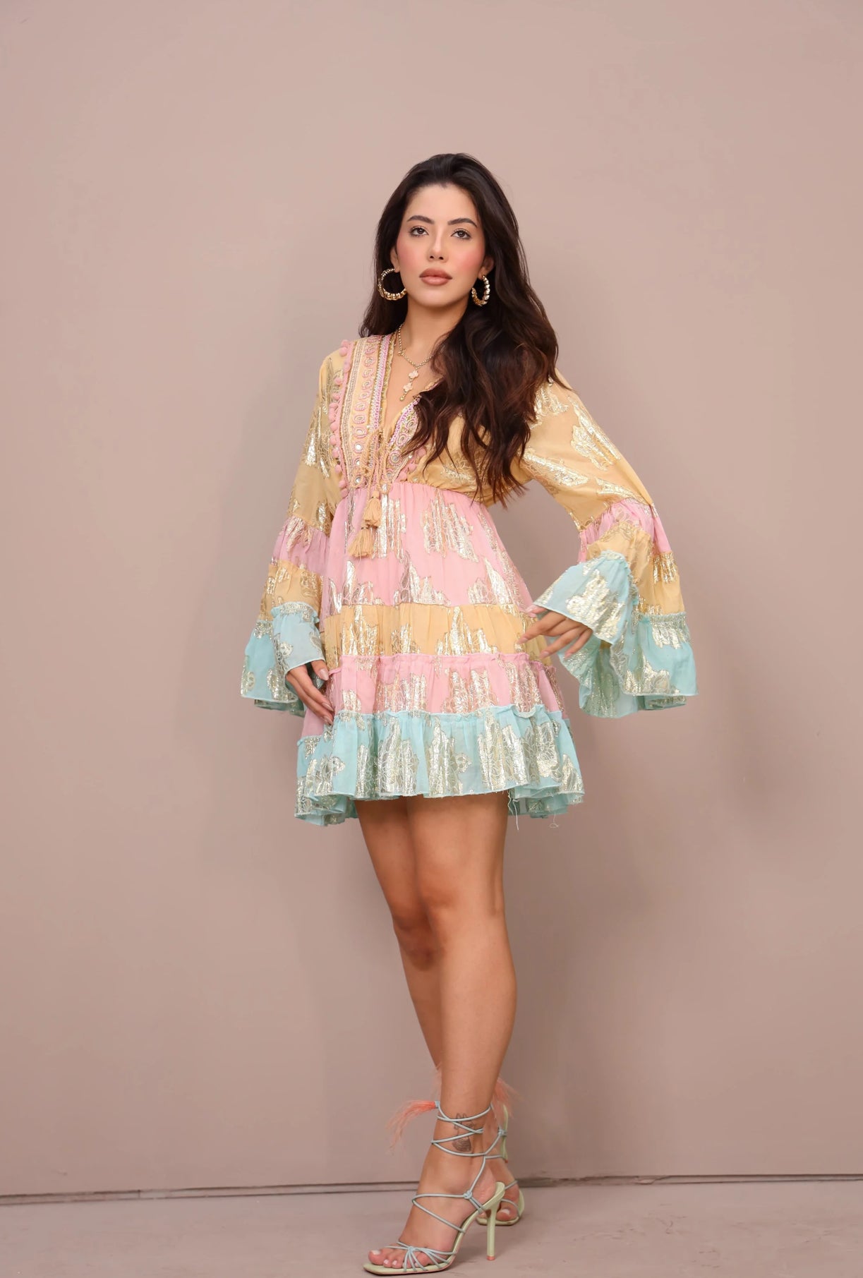 Vestido corto manga larga