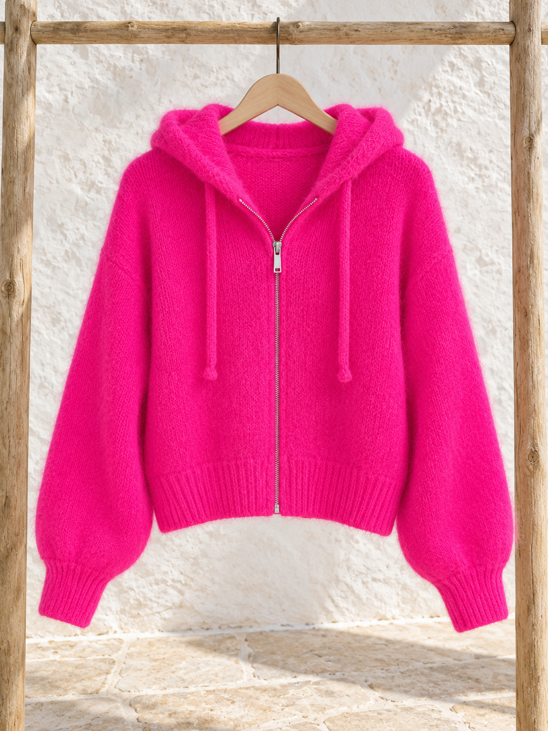 Chaqueta fucsia con capucha